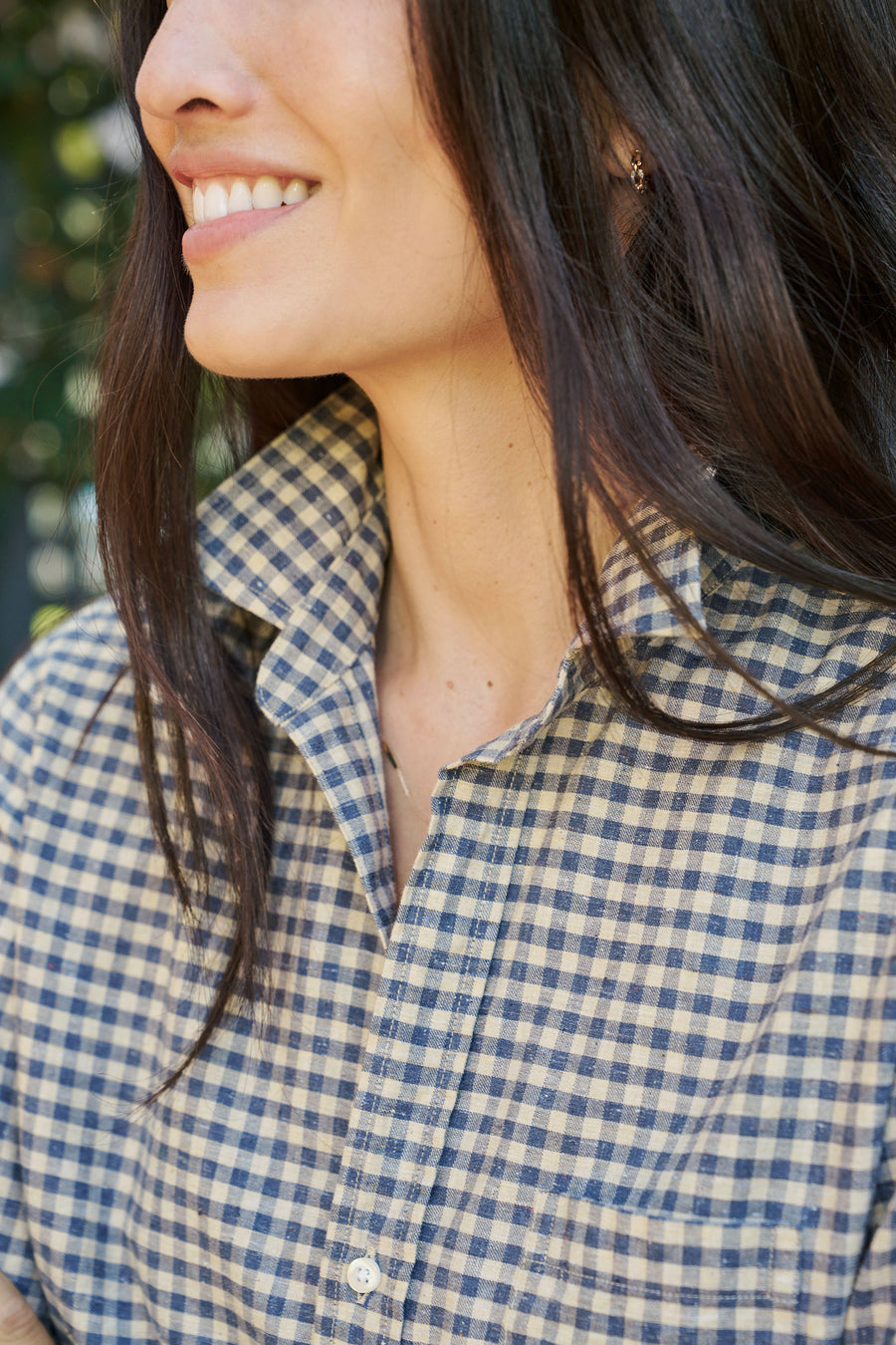 Detail of collar on person wearing Beige Check Frank & Eileen Barry Tailored Button-Up Shirt in Italian Vintage Cotton