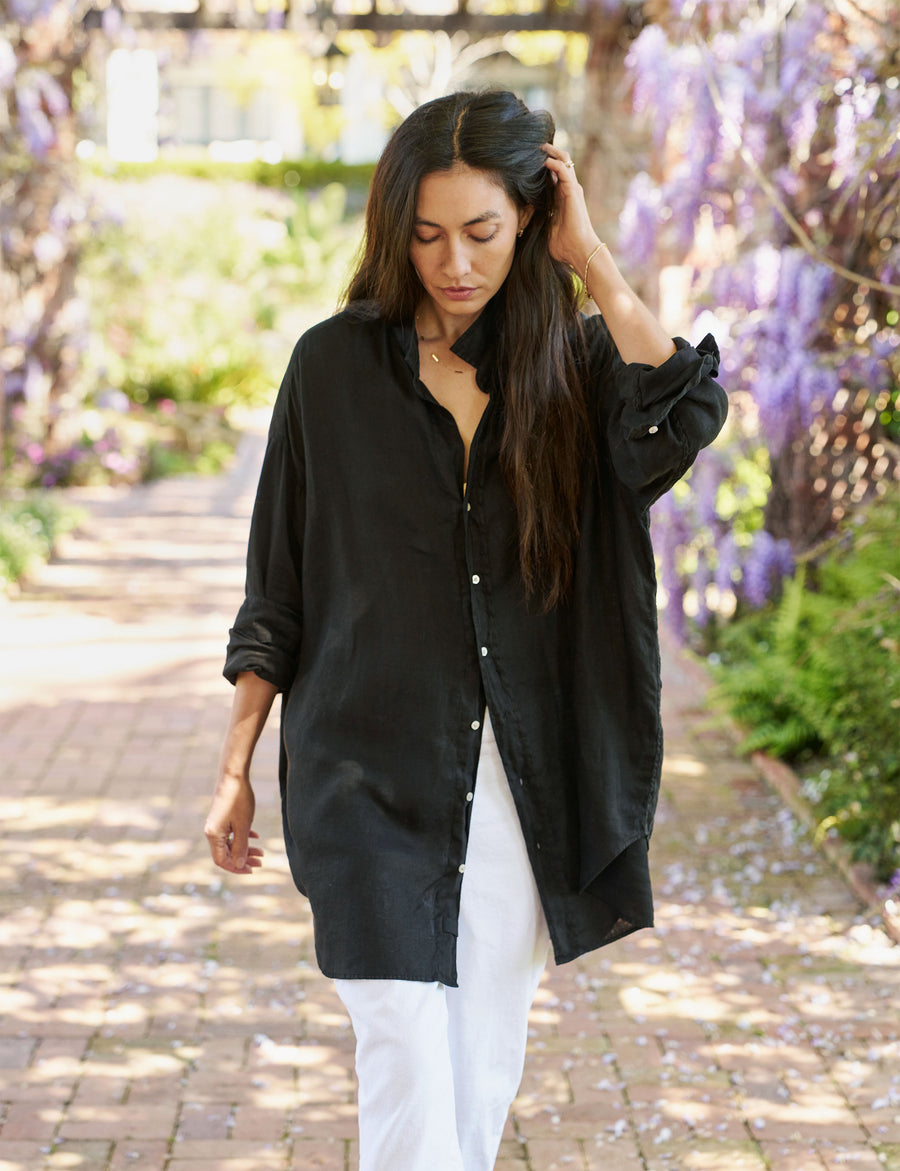 Front of person wearing Black Frank & Eileen Mackenzie One-Size Button-Up Shirt in Lived-in Linen