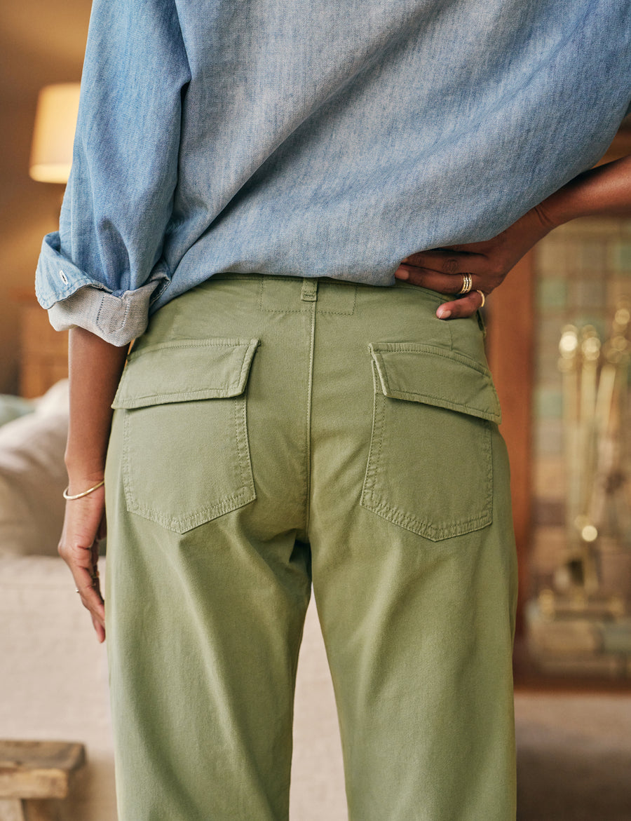 Detail of back pockets on person wearing Green Frank & Eileen Blackrock in Italian Peached Twill
