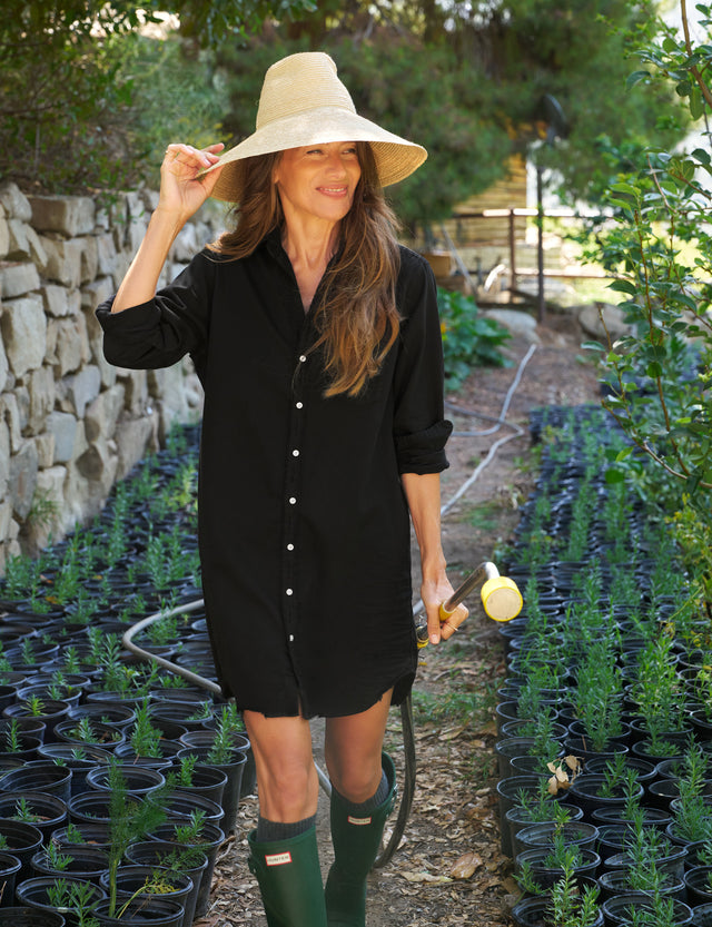 MARY Black, Famous Denim