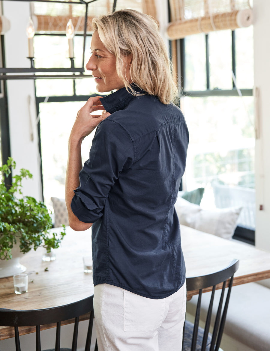 Back of person wearing Navy Frank & Eileen Barry Tailored Button-Up Shirt in Featherweight